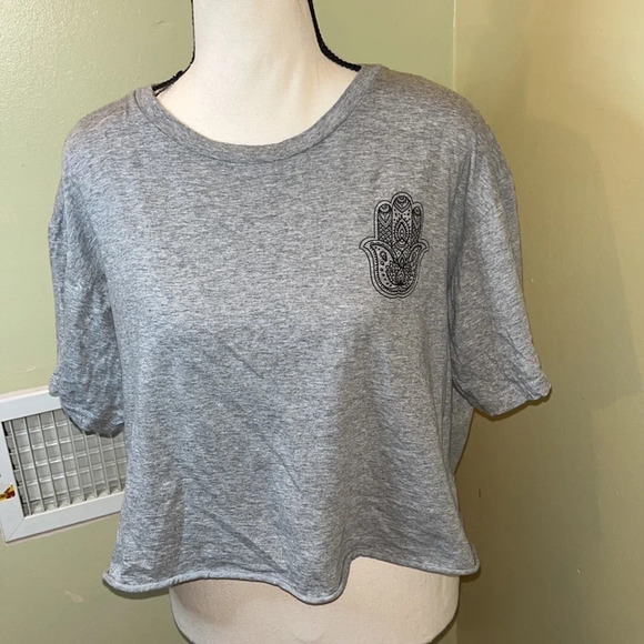 Miken cropped ‘do more of what makes you happy’ raw hem top - Picture 3 of 10